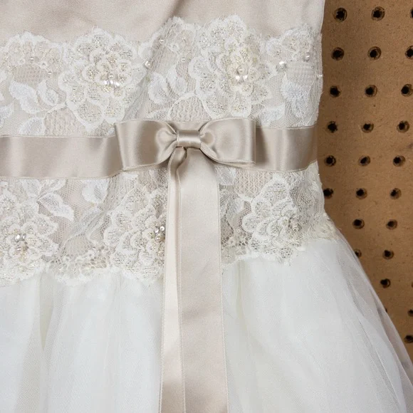 David's Bridal Flower Girl Elegant White and Cream Formal Dress Size 4 - Picture 4 of 9